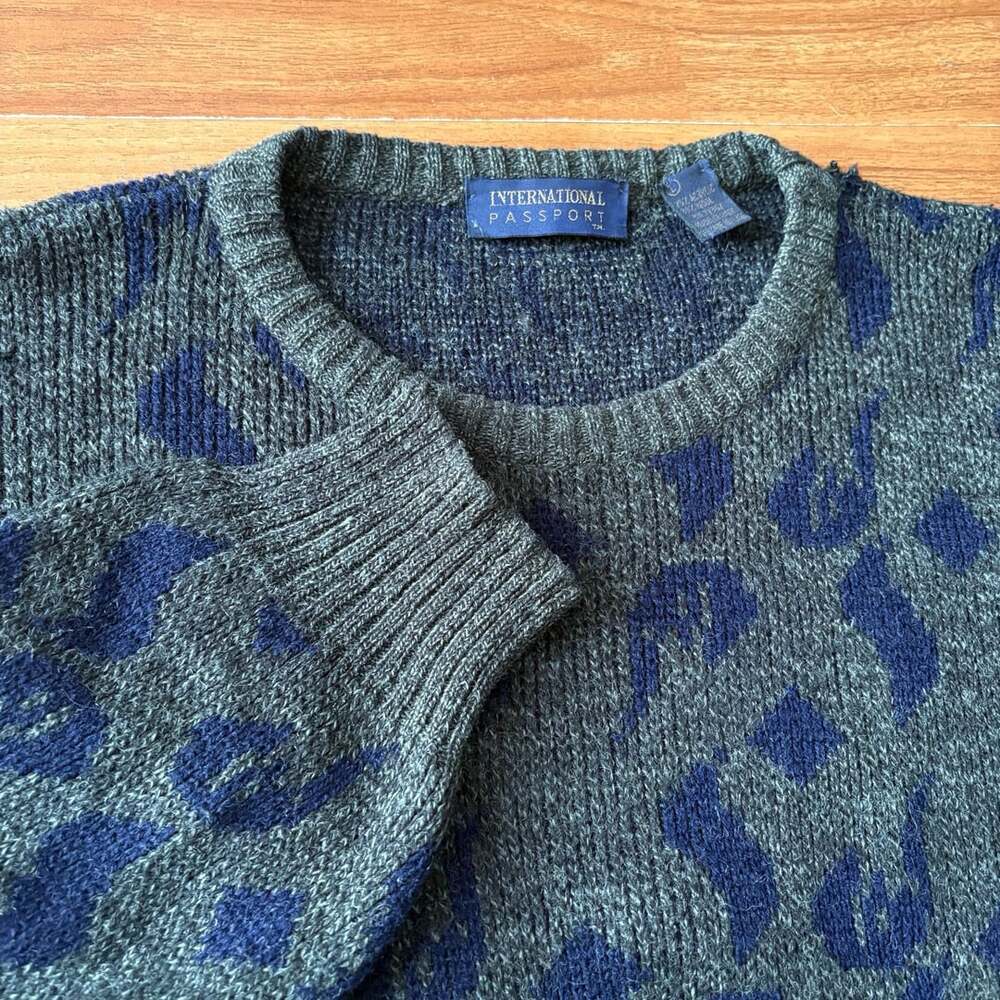 International Passport Crewneck Sweater L